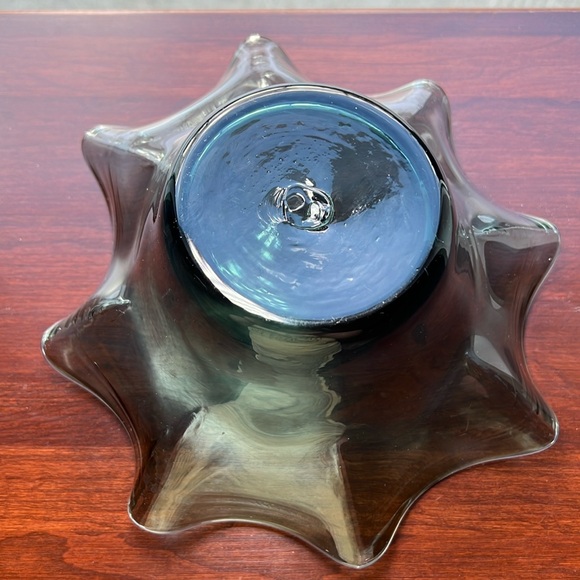 Vintage Blenko smokey grey art glass ruffle bowl - Picture 8 of 10